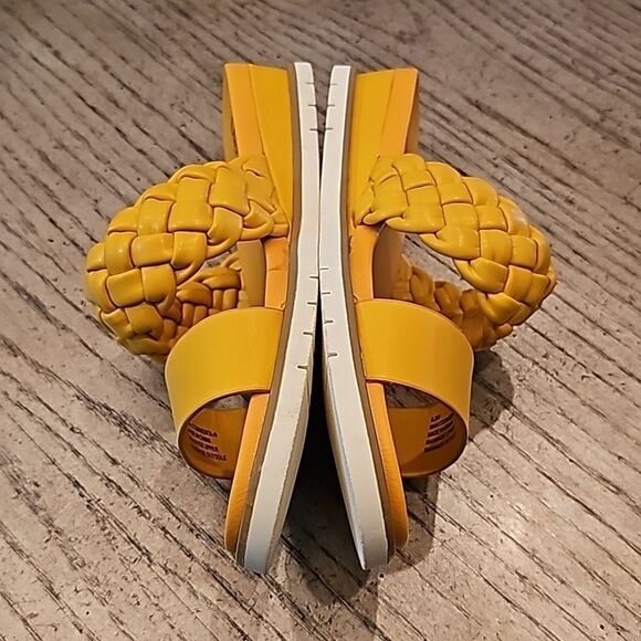 Wedge braided sandal yellow 8.5 NWOT Mia - Picture 3 of 9